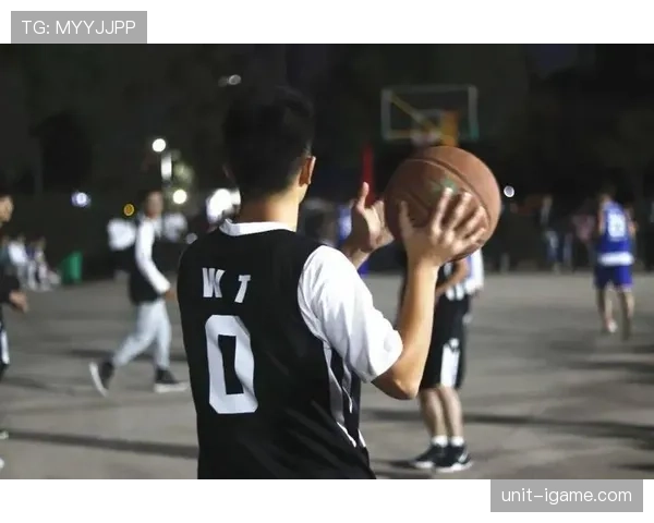 瑞典队新赛季战袍亮相，黄蓝配色彰显团队精神引热议