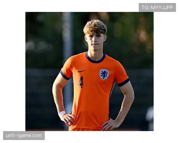 巴萨防线稳定性问题显现,球队近期表现波动加剧 巴萨防线稳定性问题显现,球队近期表现波动加剧