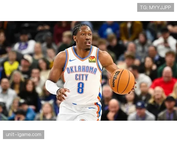 杰伦·威廉姆斯无球跑动制造空位，拉开雷霆外线空间